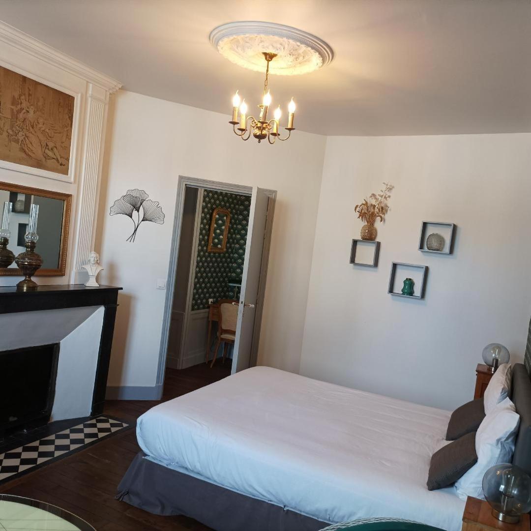 Le Relais Des Roses- Chambres D'Hotes Vatan Екстер'єр фото