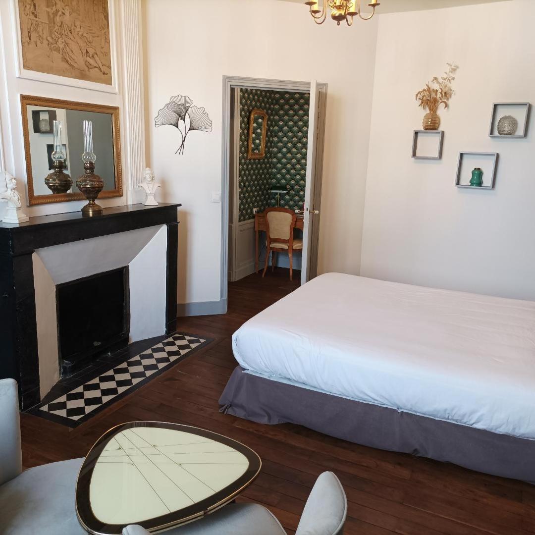 Le Relais Des Roses- Chambres D'Hotes Vatan Екстер'єр фото