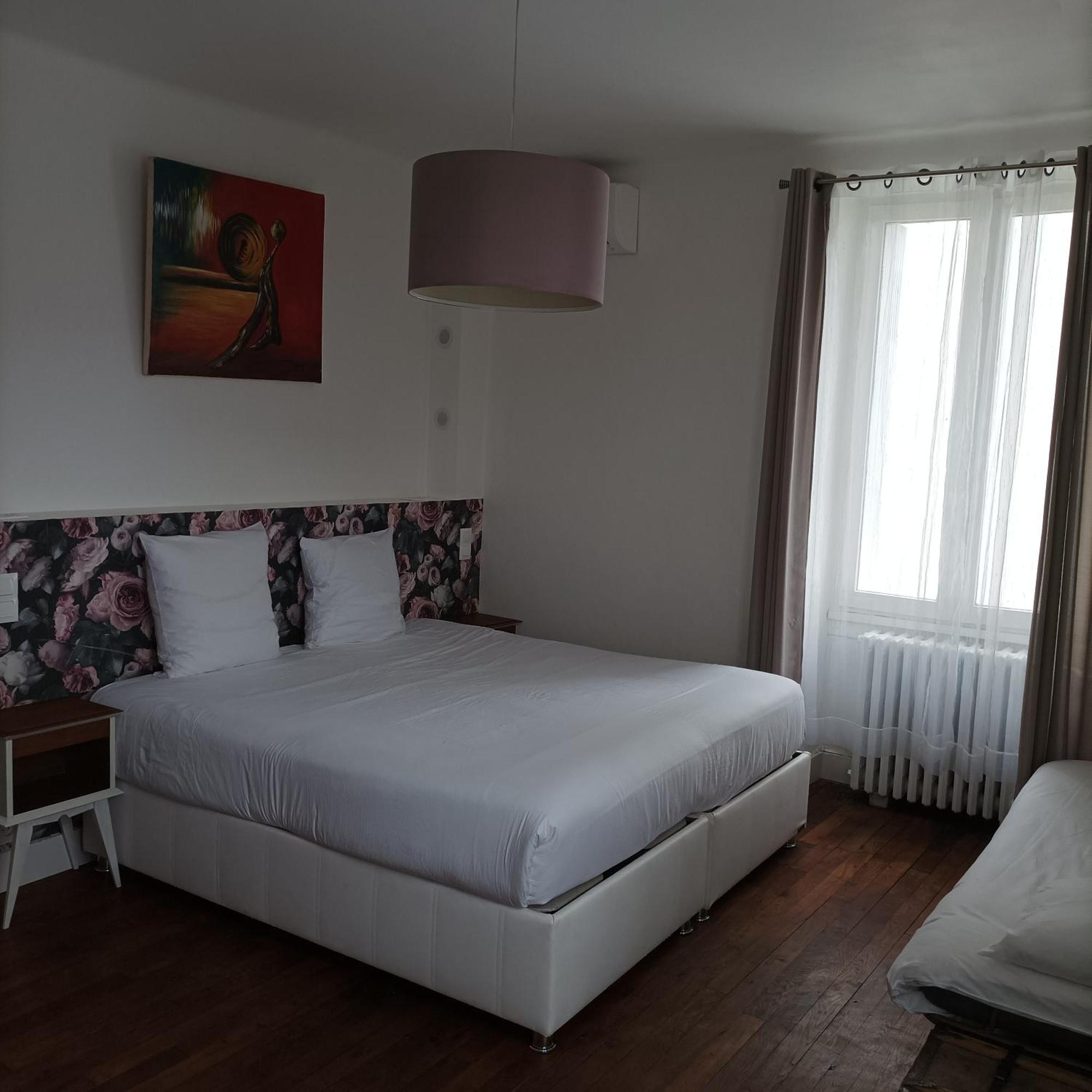 Le Relais Des Roses- Chambres D'Hotes Vatan Екстер'єр фото
